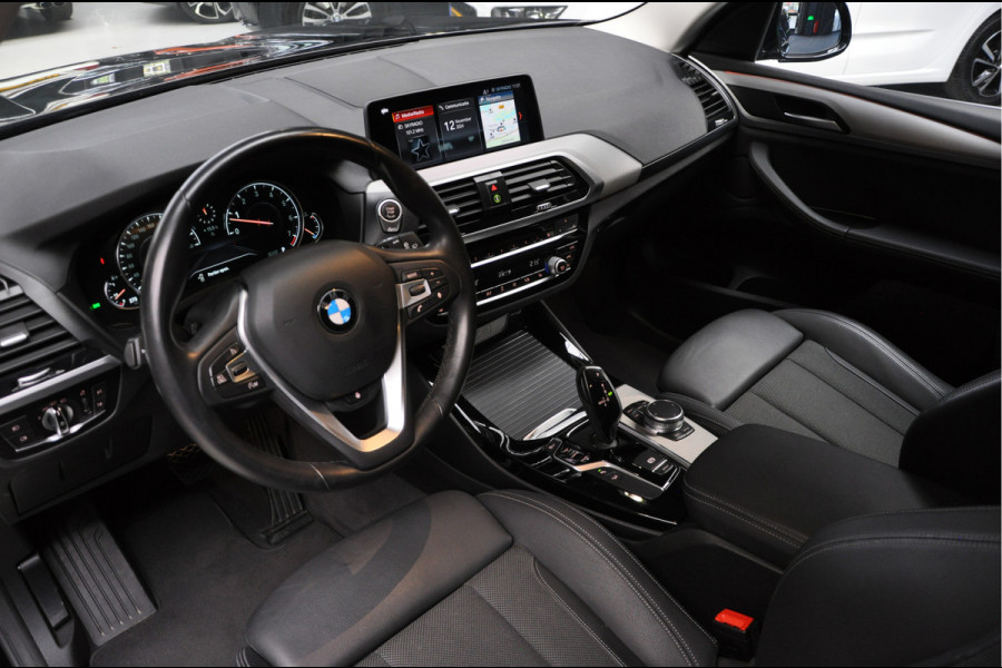 BMW X3 xDrive20i Navi Leer Camera Elektr. achterklep Virtual Elektr. trekhaak Stuurverwarming Sportstoelen PDC Climate voor & achter  19'' LM velgen