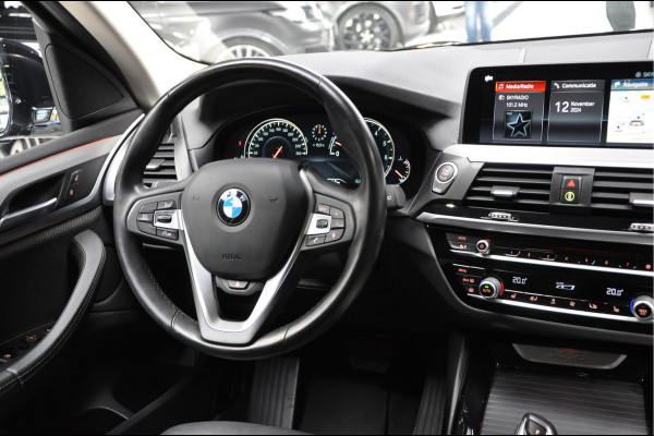 BMW X3 xDrive20i Navi Leer Camera Elektr. achterklep Virtual Elektr. trekhaak Stuurverwarming Sportstoelen PDC Climate voor & achter  19'' LM velgen