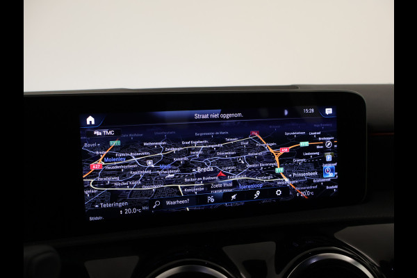 Mercedes-Benz A-Klasse 180 Business Solution AMG | Achteruitrijcamera | AMG-Line interieur | AMG-Line Exterieur | Smartphone-integratie | Stoelverwarming | Navigatie | Inclusief 24 maanden MB Certified garantie voor Europa.