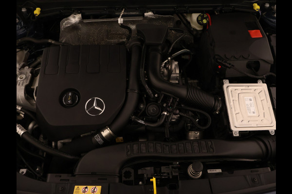 Mercedes-Benz A-Klasse 180 Business Solution AMG | Achteruitrijcamera | AMG-Line interieur | AMG-Line Exterieur | Smartphone-integratie | Stoelverwarming | Navigatie | Inclusief 24 maanden MB Certified garantie voor Europa.