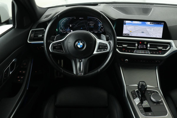 BMW 3-serie 330e xdrive M Sport | Laser LED | Head-up | Stoel & stuurverwarming | Sfeerverlichting | Leder/alcantara | Carplay