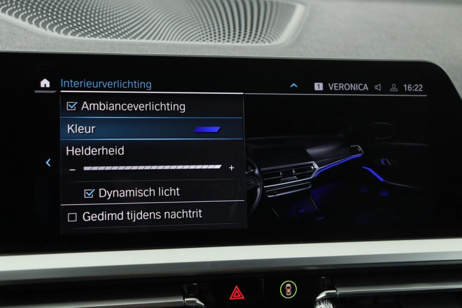 BMW 3-serie 330e xdrive M Sport | Laser LED | Head-up | Stoel & stuurverwarming | Sfeerverlichting | Leder/alcantara | Carplay