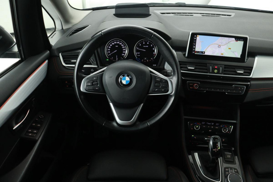 BMW 2 Serie Active Tourer 220i Executive | Sport Line | Full LED | Navigatie | Sportstoelen | Camera | Head-Up | Trekhaak | Climate control | Dakrails | Bluetooth