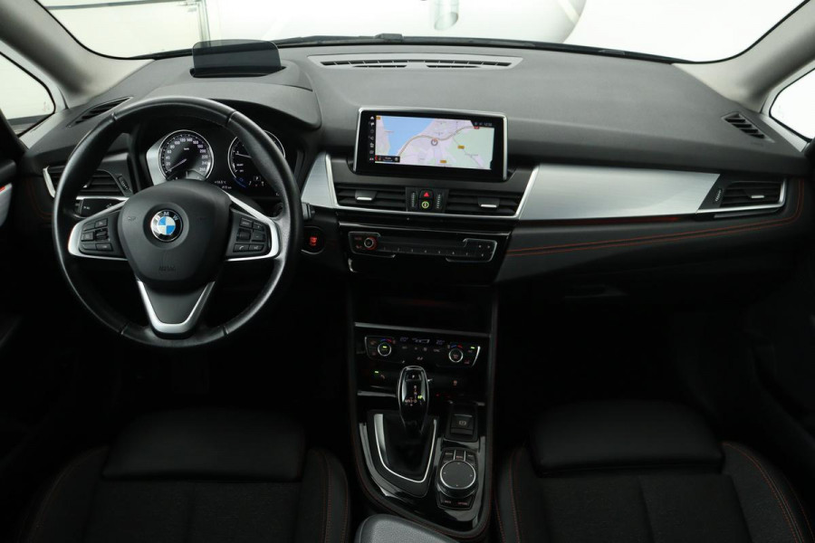 BMW 2 Serie Active Tourer 220i Executive | Sport Line | Full LED | Navigatie | Sportstoelen | Camera | Head-Up | Trekhaak | Climate control | Dakrails | Bluetooth