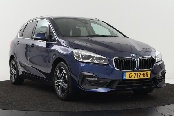 BMW 2 Serie Active Tourer 220i Executive | Sport Line | Full LED | Navigatie | Sportstoelen | Camera | Head-Up | Trekhaak | Climate control | Dakrails | Bluetooth