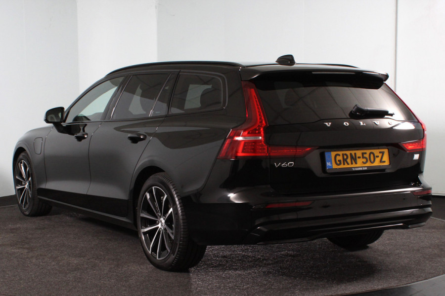 Volvo V60 2.0 T6 Recharge AWD Plus Dark | Dig.Cockpit | Adapt.Cruise | Stoelverwarming | Camera | PDC | NAV + App.Connect | Auto.Airco | DAB | LM 18" | 3125