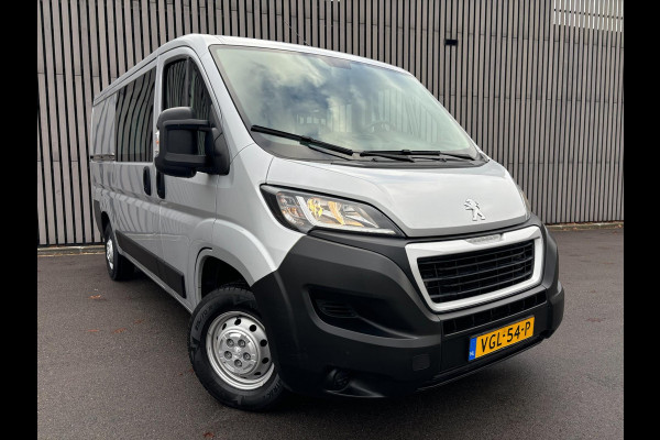 Peugeot Boxer 330 2.2 BlueHDi / 6 persoons / 140PK / L2