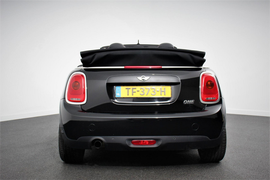 MINI Cabrio 1.2 One 102pk | Airco | Lichtmetalen velgen | Bluetooth | Cruise control | Stoelverwarming | Parkeer sensoren