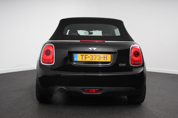 MINI Cabrio 1.2 One 102pk | Airco | Lichtmetalen velgen | Bluetooth | Cruise control | Stoelverwarming | Parkeer sensoren