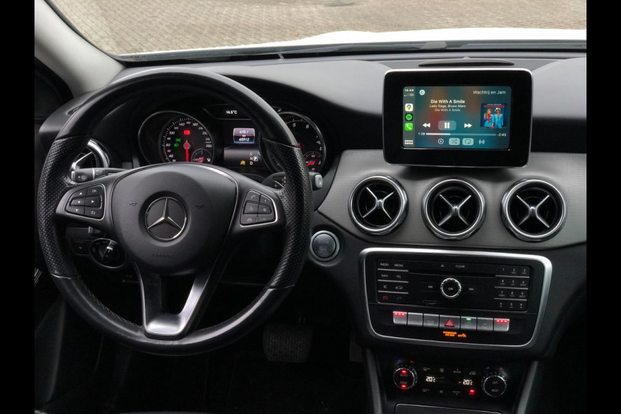 Mercedes-Benz GLA 180 Business Solution AMG | Carplay, Navi, Leder, Cruise, Airco, Stoelverw|Parkeersensors|