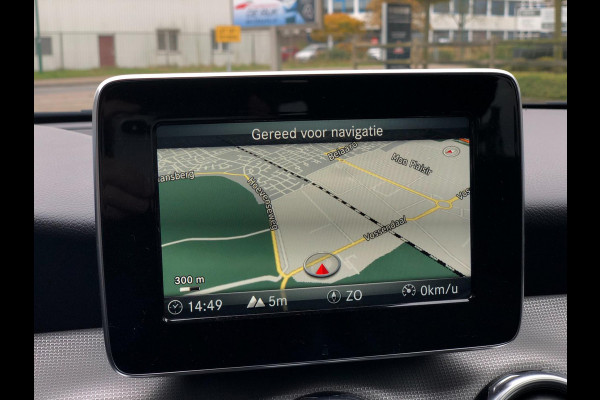 Mercedes-Benz GLA 180 Business Solution AMG | Carplay, Navi, Leder, Cruise, Airco, Stoelverw|Parkeersensors|