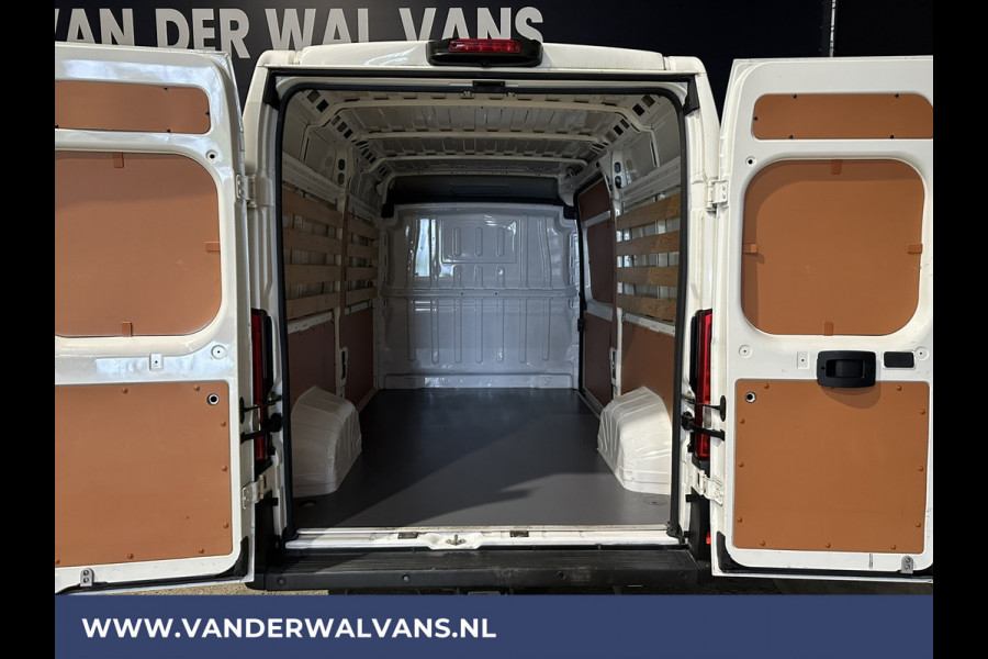 Peugeot Boxer 2.2BlueHDi 140pk **BPM VRIJ voor de Ondernemer** L2H2 Euro6 Airco | Camera | Navigatie | 2500kg Trekhaak Cruisecontrol, Parkeersensoren, Bijrijdersbank