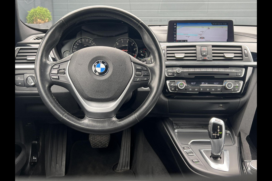 BMW 3 Serie Touring 320i Luxury Edition 2e Eigenaar,Navi,Leder,Camera,Cruise,Trekhaak,N.A.P,Nieuwe Apk bij Aflevering