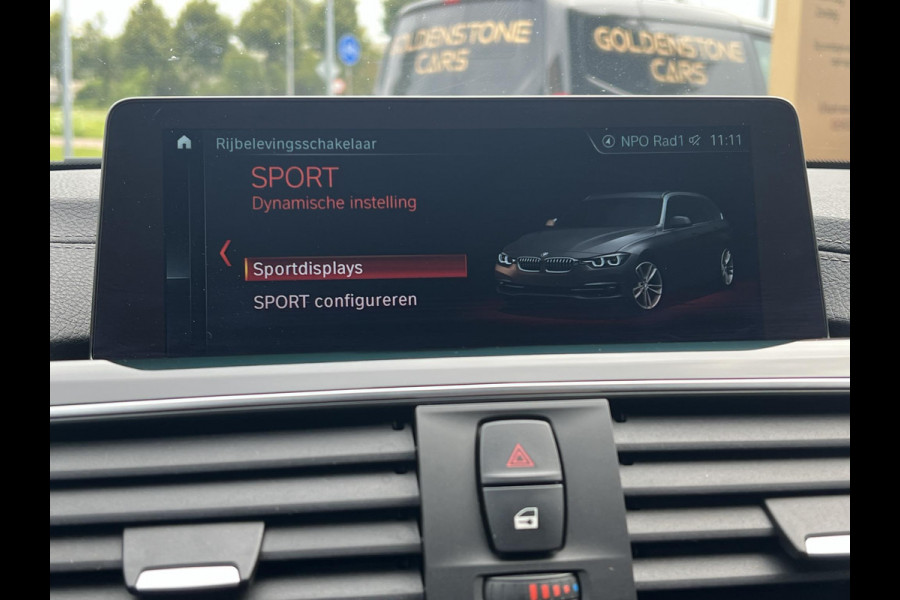 BMW 3 Serie Touring 320i Luxury Edition 2e Eigenaar,Navi,Leder,Camera,Cruise,Trekhaak,N.A.P,Nieuwe Apk bij Aflevering