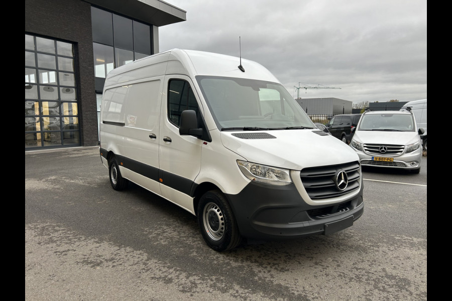 Mercedes-Benz Sprinter 317 CDI L2 H2 MBUX / Navigatie / Camera / Parkeersensoren / Cruise control / Airco / 270 Graden achterdeuren