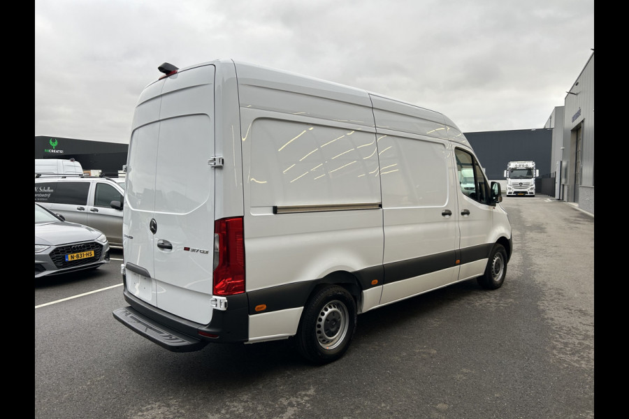 Mercedes-Benz Sprinter 317 CDI L2 H2 MBUX / Navigatie / Camera / Parkeersensoren / Cruise control / Airco / 270 Graden achterdeuren