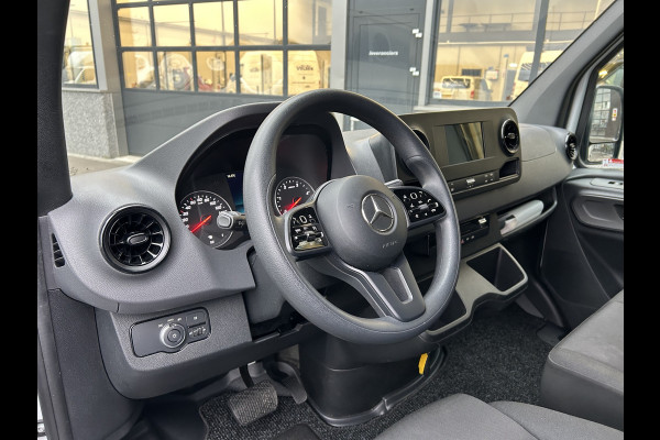 Mercedes-Benz Sprinter 317 CDI L2 H2 MBUX / Navigatie / Camera / Parkeersensoren / Cruise control / Airco / 270 Graden achterdeuren