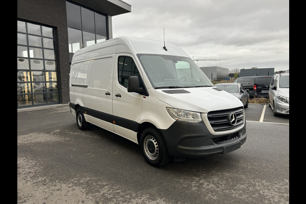 Mercedes-Benz Sprinter 317 CDI L2 H2 MBUX / Camera / Navigatie / Parkeersensoren / Cruise control / Airco / 270 Graden achterdeuren