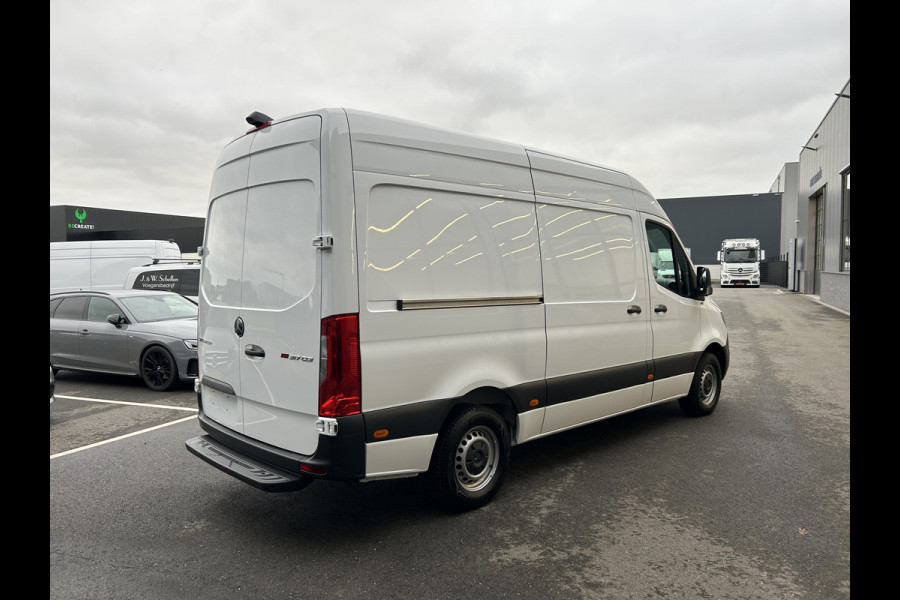 Mercedes-Benz Sprinter 317 CDI L2 H2 MBUX / Camera / Navigatie / Parkeersensoren / Cruise control / Airco / 270 Graden achterdeuren