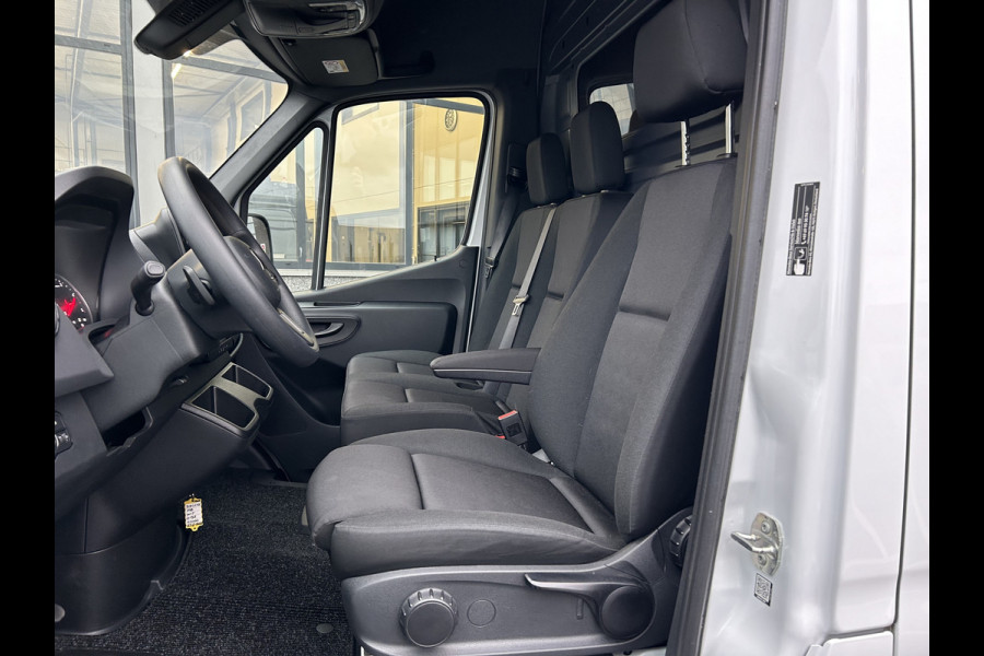 Mercedes-Benz Sprinter 317 CDI L2 H2 MBUX / Camera / Navigatie / Parkeersensoren / Cruise control / Airco / 270 Graden achterdeuren