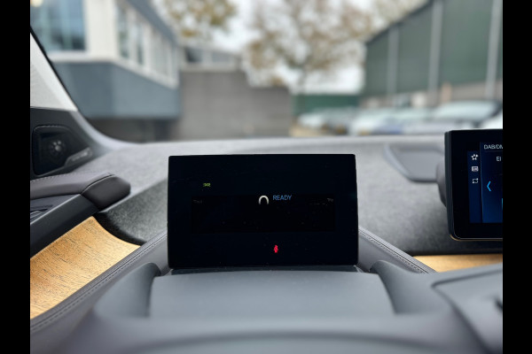 BMW i3 S 120Ah 42 kWh RoadStyle Edition PANORAMADAK | HARMAN KARDON| LEER| STOELVERWARMING| APPLE CARPLAY/ ANDROID AUTO|