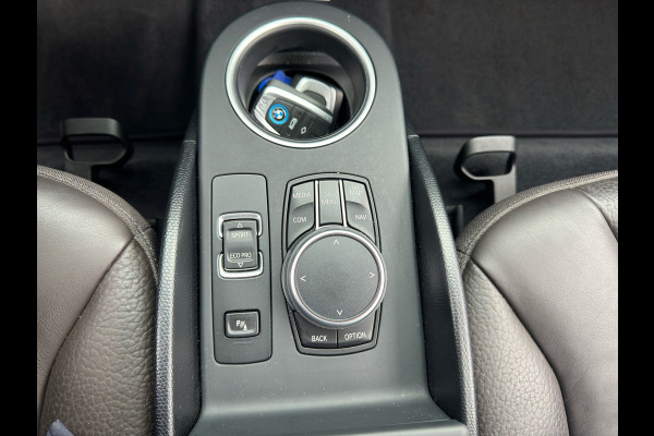 BMW i3 S 120Ah 42 kWh RoadStyle Edition PANORAMADAK | HARMAN KARDON| LEER| STOELVERWARMING| APPLE CARPLAY/ ANDROID AUTO|