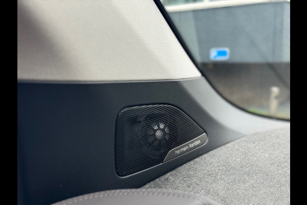 BMW i3 S 120Ah 42 kWh RoadStyle Edition PANORAMADAK | HARMAN KARDON| LEER| STOELVERWARMING| APPLE CARPLAY/ ANDROID AUTO|