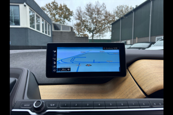 BMW i3 S 120Ah 42 kWh RoadStyle Edition PANORAMADAK | HARMAN KARDON| LEER| STOELVERWARMING| APPLE CARPLAY/ ANDROID AUTO|