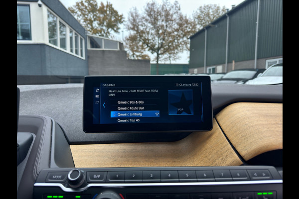 BMW i3 S 120Ah 42 kWh RoadStyle Edition PANORAMADAK | HARMAN KARDON| LEER| STOELVERWARMING| APPLE CARPLAY/ ANDROID AUTO|