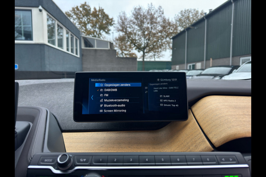 BMW i3 S 120Ah 42 kWh RoadStyle Edition PANORAMADAK | HARMAN KARDON| LEER| STOELVERWARMING| APPLE CARPLAY/ ANDROID AUTO|