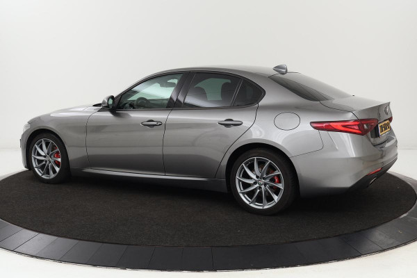 Alfa Romeo Giulia 2.2d | 97.100km NAP | Leder | Xenon | Navigatie | Climate control | PDC | Cruise control | Bluetooth