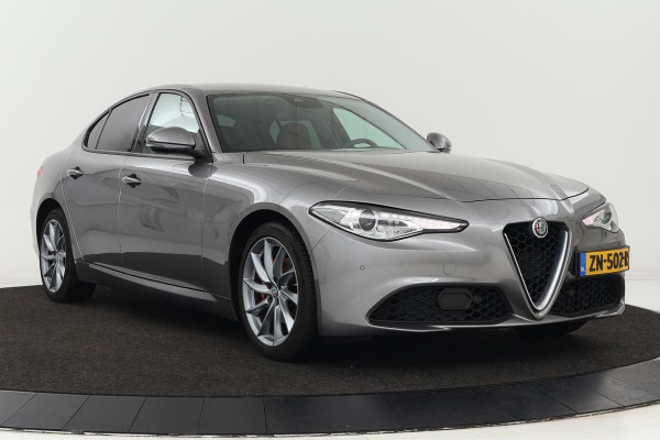 Alfa Romeo Giulia 2.2d | 97.100km NAP | Leder | Xenon | Navigatie | Climate control | PDC | Cruise control | Bluetooth