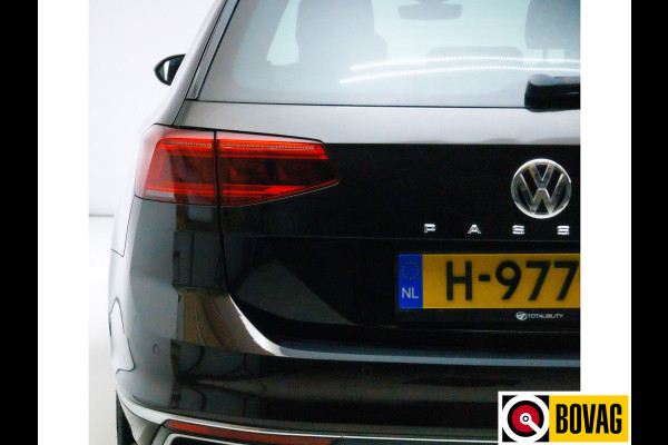 Volkswagen Passat Variant 1.5 TSI Elegance Business R 150 PK Panoramadak, Travel-assist, Stoelverw, Half leer/alcan, Camera, Navigatie, Trekhaak