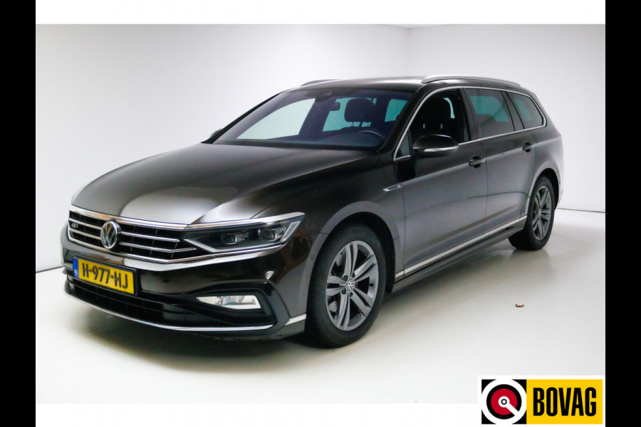 Volkswagen Passat Variant 1.5 TSI Elegance Business R 150 PK Panoramadak, Travel-assist, Stoelverw, Half leer/alcan, Camera, Navigatie, Trekhaak