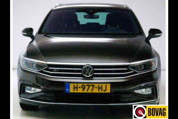 Volkswagen Passat Variant 1.5 TSI Elegance Business R 150 PK Panoramadak, Travel-assist, Stoelverw, Half leer/alcan, Camera, Navigatie, Trekhaak