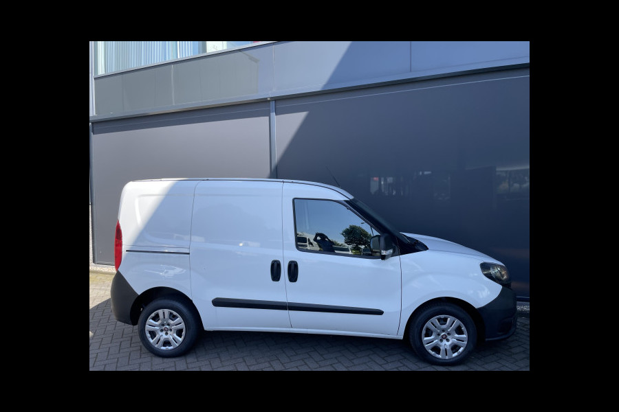 Fiat Dobló Cargo 1.6 MJ L1H1 SX ECO JET Airco - Parkeersensoren achter - radio/USB/AUX/tel - Mistlampen - 2 zitplaatsen rechtsvoor - zijschuifdeur rechts