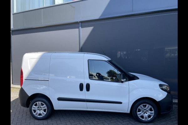 Fiat Dobló Cargo 1.6 MJ L1H1 SX ECO JET Airco - Parkeersensoren achter - radio/USB/AUX/tel - Mistlampen - 2 zitplaatsen rechtsvoor - zijschuifdeur rechts