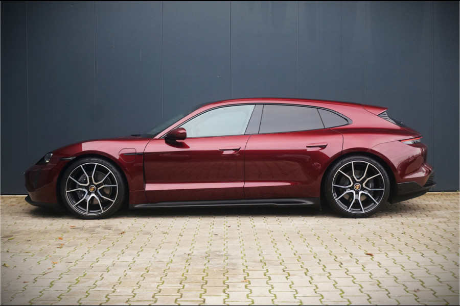 Porsche Taycan Sport Turismo 79 kWh | Panoramadak | Bose | SportDesign | Luchtvering | Sport Chrono | Memory Seats | Stoelverwarming | Achteras Besturing | Camera | BTW | Orig. NL | Leer | Warmtepomp | Alcantara Stuur |