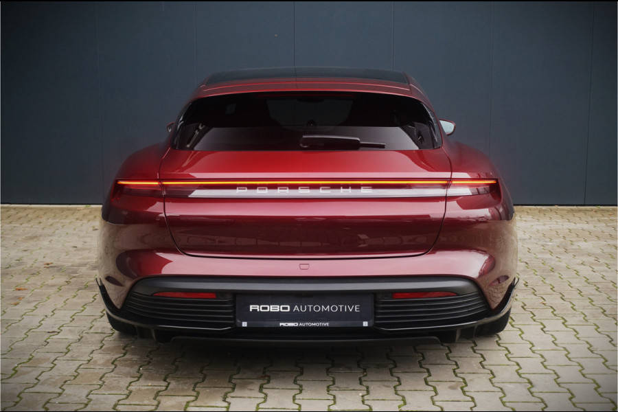 Porsche Taycan Sport Turismo 79 kWh | Panoramadak | Bose | SportDesign | Luchtvering | Sport Chrono | Memory Seats | Stoelverwarming | Achteras Besturing | Camera | BTW | Orig. NL | Leer | Warmtepomp | Alcantara Stuur |