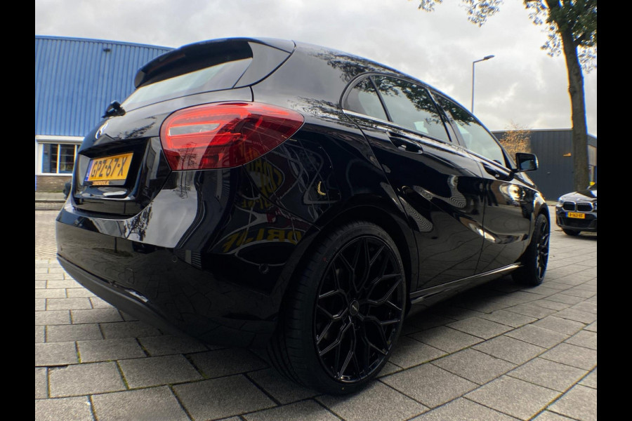 Mercedes-Benz A-Klasse 180 URBAN BlueEFFICIENCY I Navigatie I Airco I PDC I 1/2 Leer I 19 inch Sport velgen I Dealer onderhouden