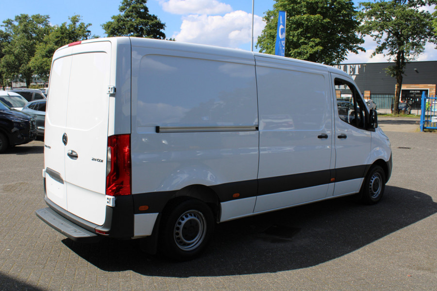 Mercedes-Benz Sprinter 211 CDI L2H1 FWD MBUX met camera, Geveerde stoel