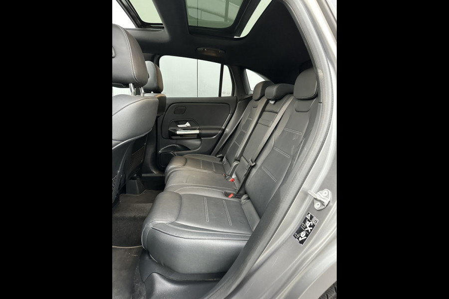 Mercedes-Benz GLA 250 e AMG Line FULL MM SEATS PANO SFEER WIDESCREEN ECC CAMERA