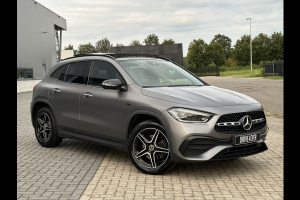 Mercedes-Benz GLA 250 e AMG Line FULL MM SEATS PANO SFEER WIDESCREEN ECC CAMERA