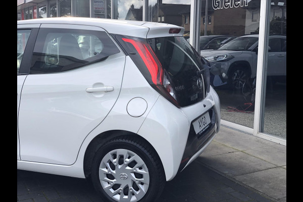 Toyota Aygo 1.0 VVT-i 72pk 5D X-Play | Eerste eigenaar, Apple CarPlay/Android Auto, Parkeercamera, In hoogte verstelbare stoel