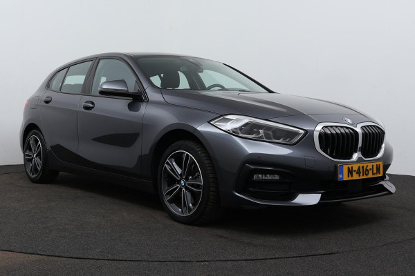 BMW 1-serie 118i Business Edition Automaat (NAVIGATIE, CARPLAY, SPORTSTOELEN, LED, 1e EIGENAAR, DEALER ONDERHOUDEN)