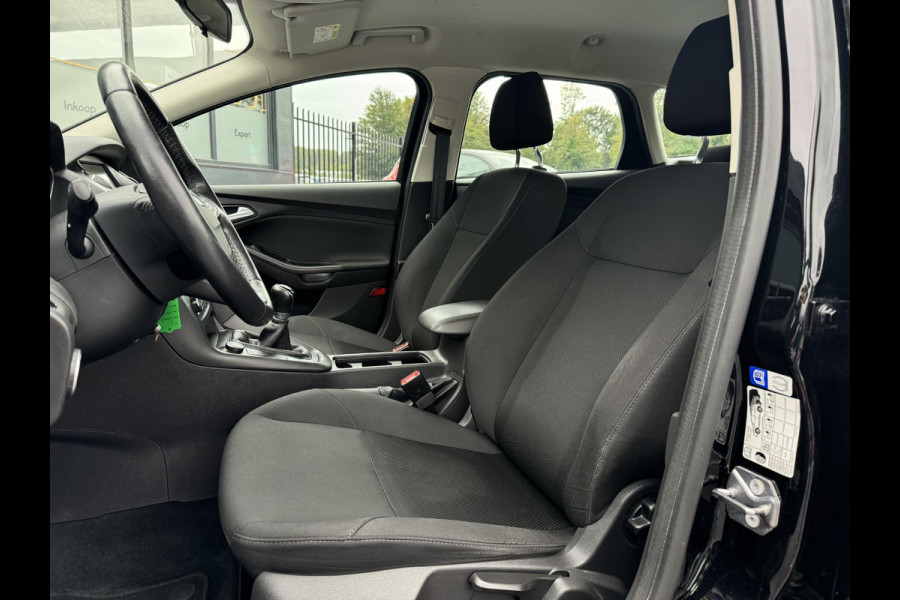 Ford FOCUS Wagon 1.0 Trend 2e Eigenaar,Navi,Airco,Cruise,PDC,LM Velgen,Trekhaak,N.A.P,Nieuwe APK bij aflevering