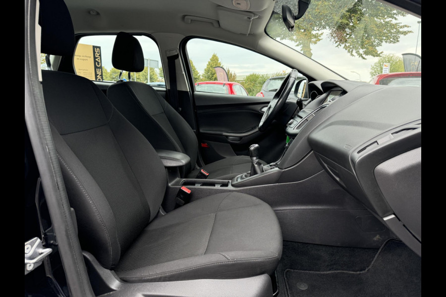 Ford FOCUS Wagon 1.0 Trend 2e Eigenaar,Navi,Airco,Cruise,PDC,LM Velgen,Trekhaak,N.A.P,Nieuwe APK bij aflevering