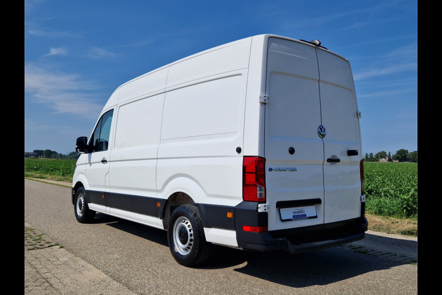 Volkswagen e-Crafter L3 H3 36 kWh - Elektrisch -  136 Pk - Automaat - Navi - Parkeersensoren - DAB+ Radio