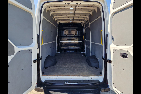 Volkswagen e-Crafter L3 H3 36 kWh - Elektrisch -  136 Pk - Automaat - Navi - Parkeersensoren - DAB+ Radio