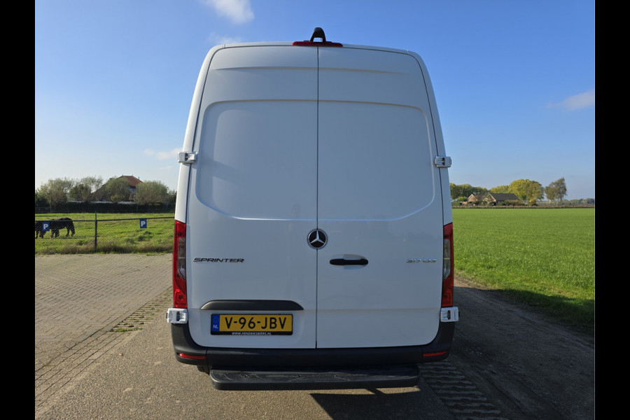 Mercedes-Benz Sprinter 317 CDI L2 H2 RWD - Euro 6 - 170 Pk - Navi - MBUX - ParkeerCamera - StoelVerwarming